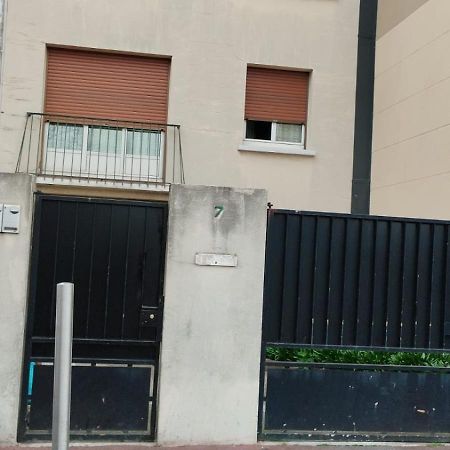 Hostel Tony House Bondy Exterior foto